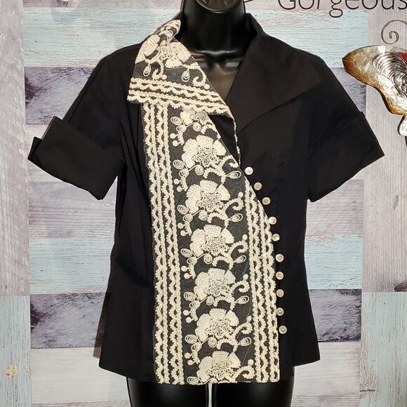 Finley Black Cream Floral Lace Button Up Blouse Sz S 923 - Picture 1 of 7